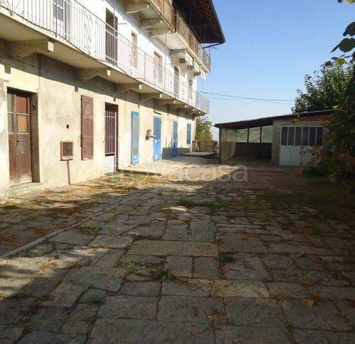 casa indipendente in vendita a Gozzano in zona Auzate