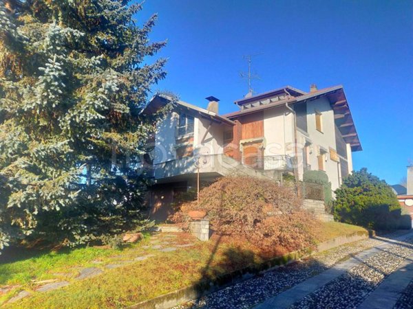 casa indipendente in vendita a Gozzano