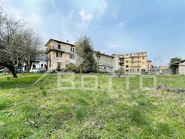 casa semindipendente in vendita a Gozzano