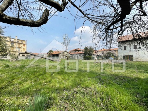 casa semindipendente in vendita a Gozzano