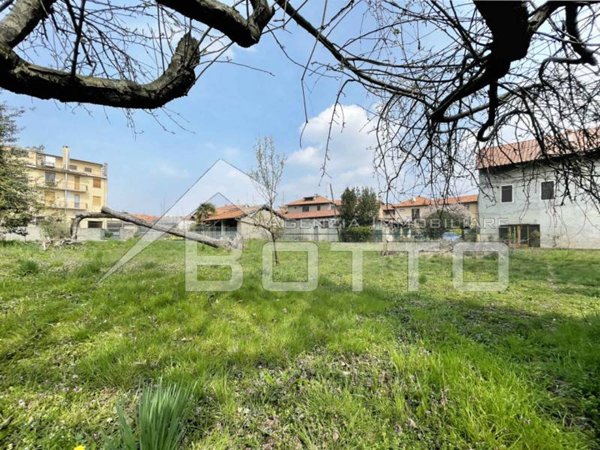 casa indipendente in vendita a Gozzano