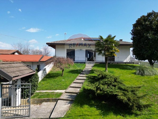 casa indipendente in vendita a Gozzano