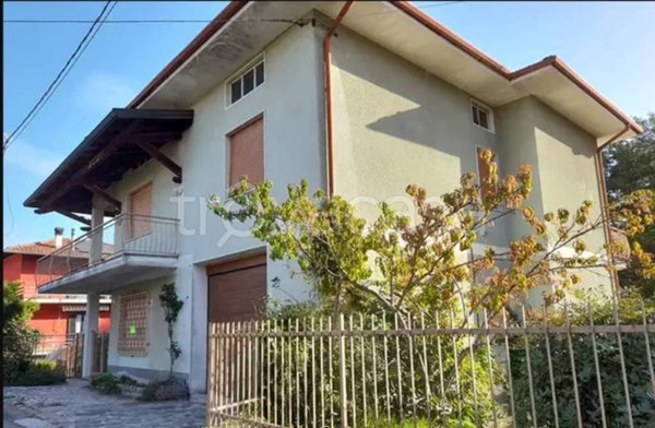 casa indipendente in vendita a Gozzano