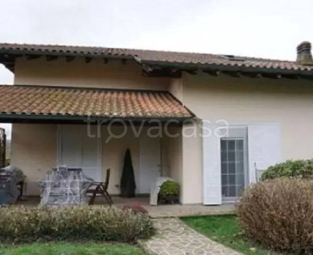 casa indipendente in vendita a Gozzano