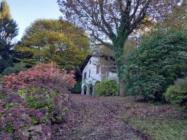 casa indipendente in vendita a Gozzano