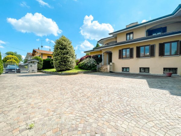 casa indipendente in vendita a Gozzano