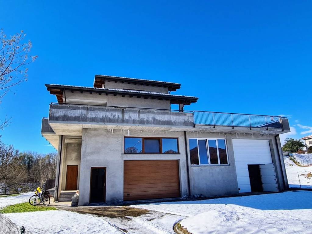 casa indipendente in vendita a Gozzano
