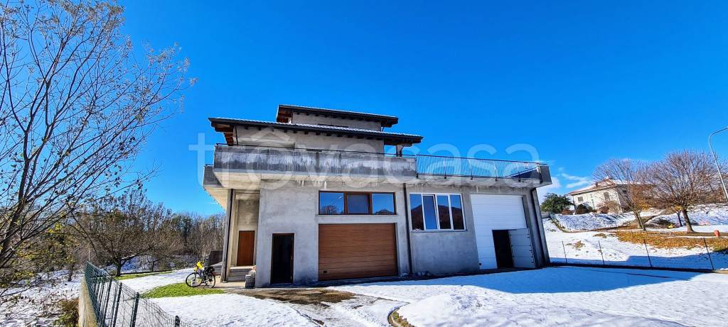 casa indipendente in vendita a Gozzano
