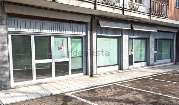 locale commerciale in vendita a Gozzano