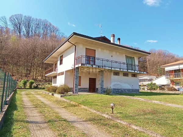 casa indipendente in vendita a Gozzano