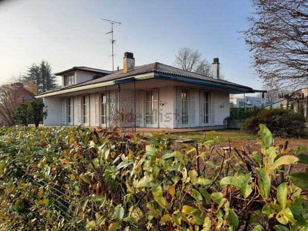 casa indipendente in vendita a Gozzano