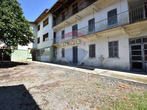 casa indipendente in vendita a Gozzano in zona Auzate