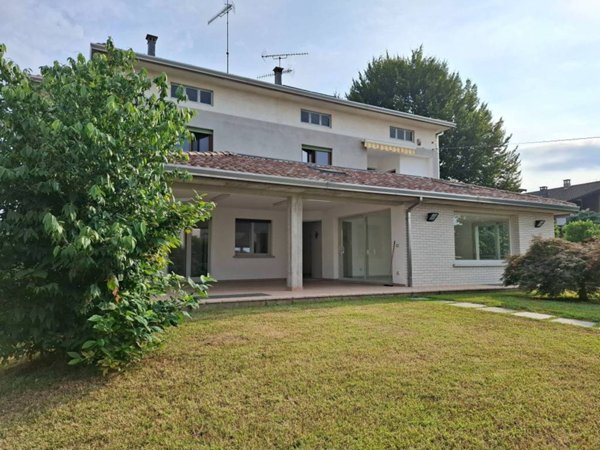 casa indipendente in vendita a Gozzano