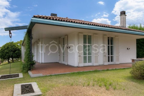 casa indipendente in vendita a Gozzano in zona Auzate