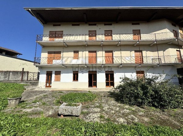 appartamento in vendita a Gozzano in zona Auzate