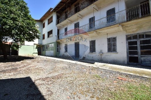 casa indipendente in vendita a Gozzano in zona Auzate