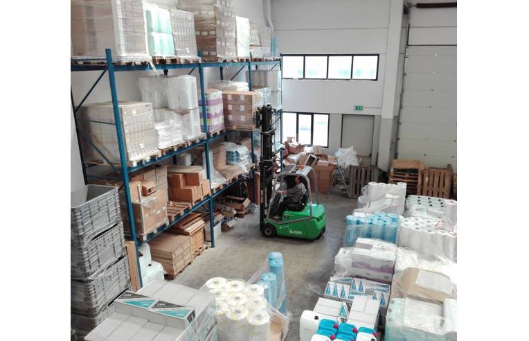 negozio in vendita a Gozzano