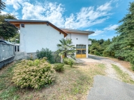 casa indipendente in vendita a Gozzano in zona Bugnate