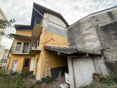 casa indipendente in vendita a Gozzano