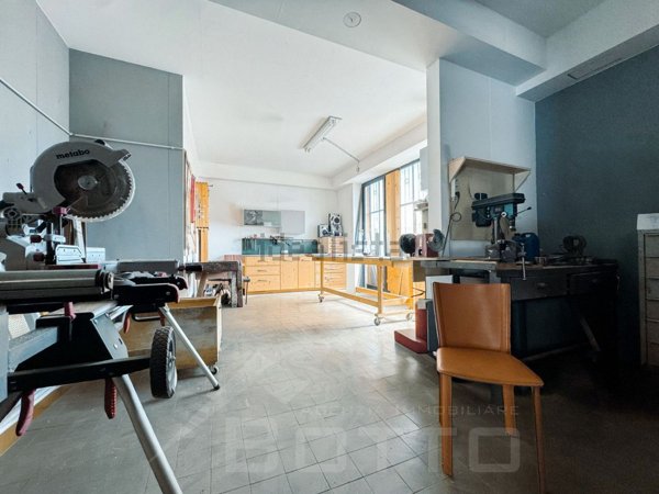 locale commerciale in vendita a Gozzano