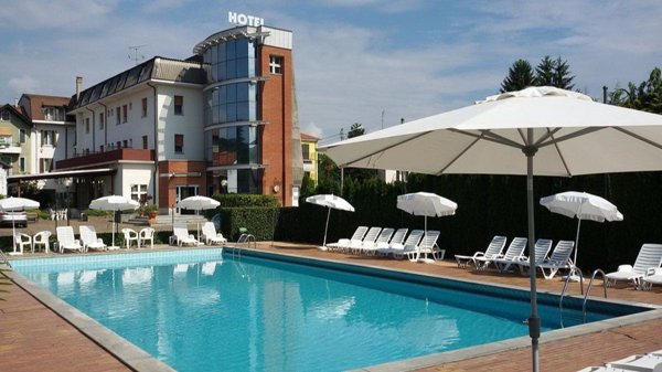 negozio in vendita a Gozzano