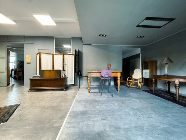 negozio in vendita a Gozzano