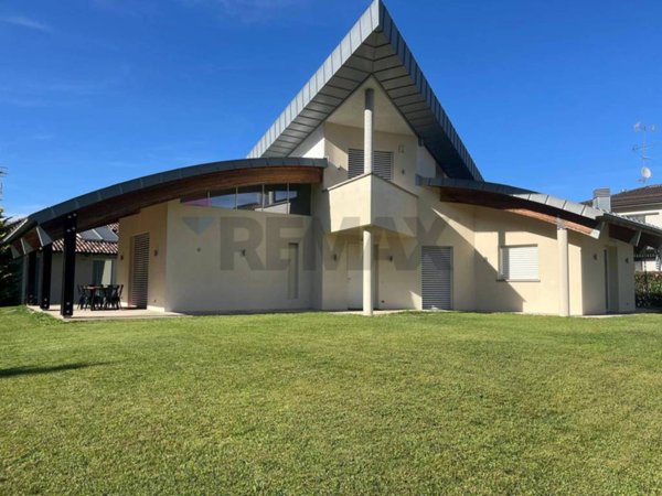 casa indipendente in vendita a Gozzano