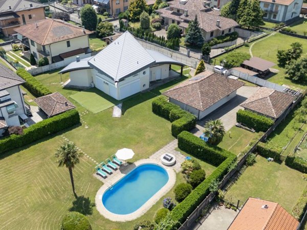 casa indipendente in vendita a Gozzano in zona Auzate