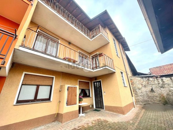 casa indipendente in vendita a Gozzano in zona Auzate