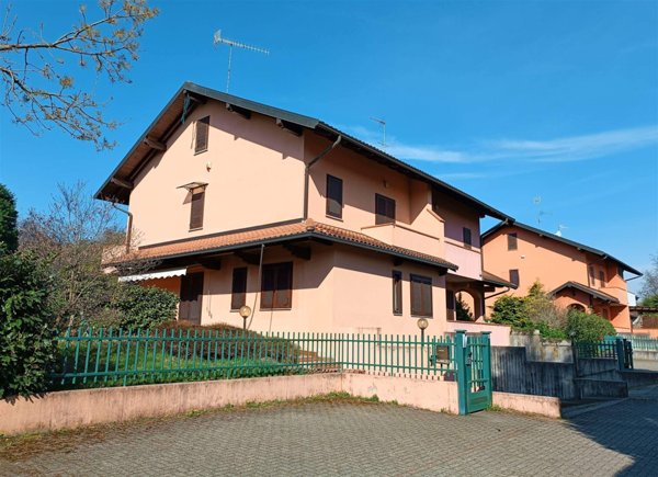 casa indipendente in vendita a Gozzano