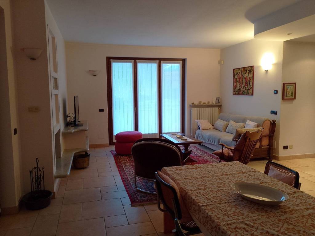 casa indipendente in vendita a Gozzano