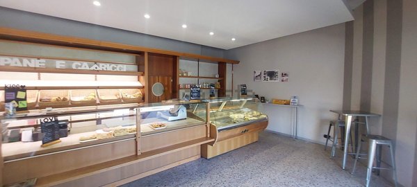 locale commerciale in vendita a Gozzano