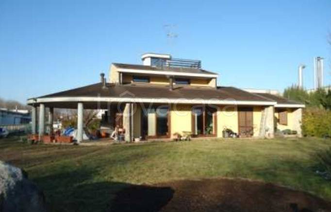 casa indipendente in vendita a Gozzano