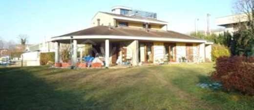 casa indipendente in vendita a Gozzano