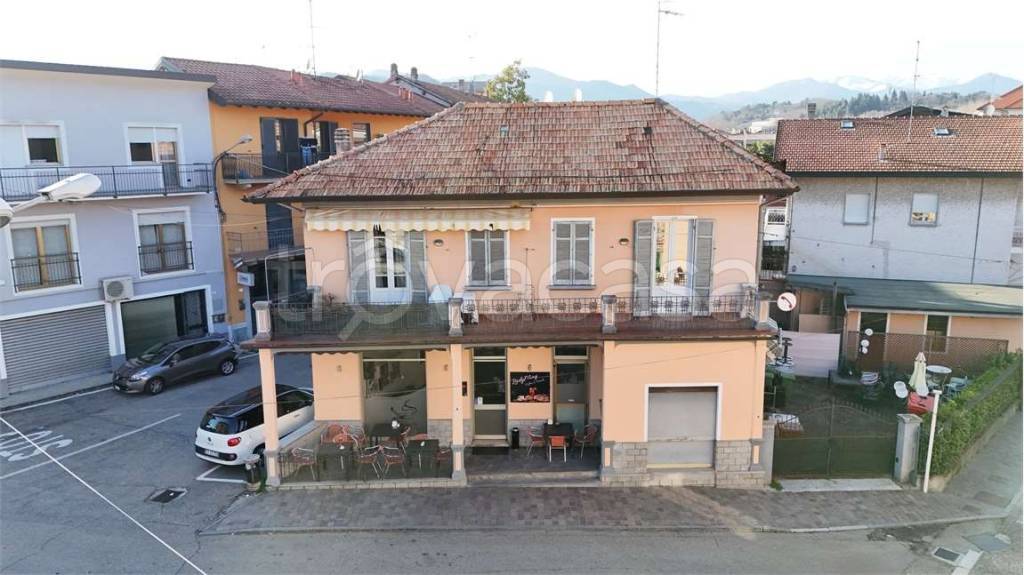 negozio in vendita a Gozzano