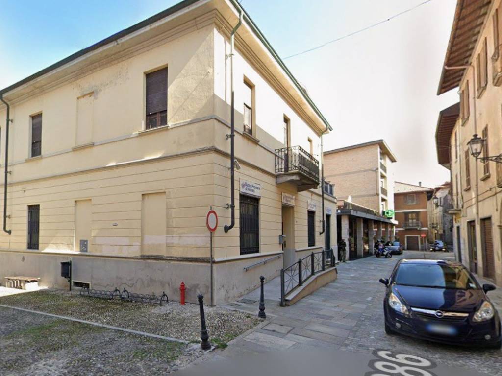 negozio in vendita a Gozzano