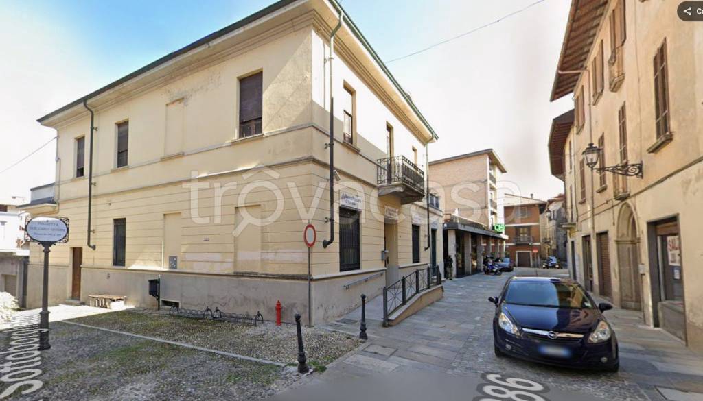 negozio in vendita a Gozzano