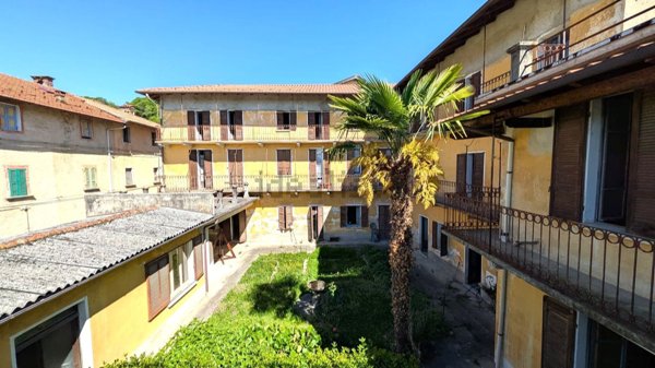 casa semindipendente in vendita a Gozzano in zona Bugnate
