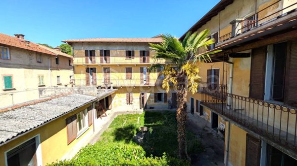 casa semindipendente in vendita a Gozzano in zona Bugnate
