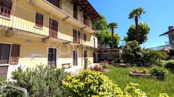 casa indipendente in vendita a Gozzano in zona Bugnate