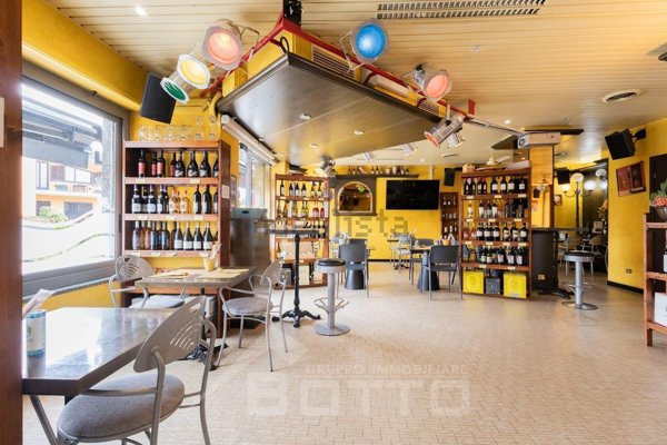 locale commerciale in vendita a Gozzano in zona Monterosso
