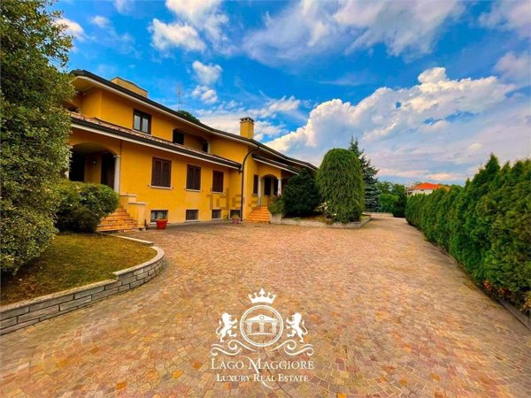 casa indipendente in vendita a Gozzano in zona Auzate