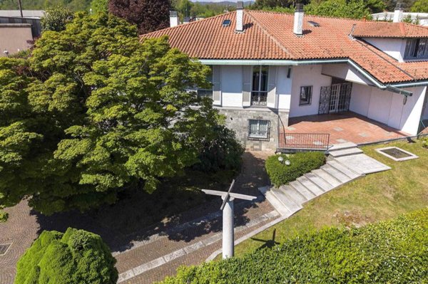 casa indipendente in vendita a Gozzano in zona Auzate