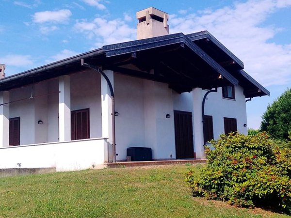 casa indipendente in vendita a Gozzano