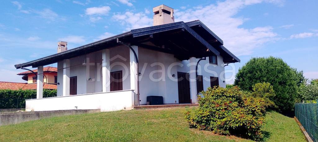 casa indipendente in vendita a Gozzano