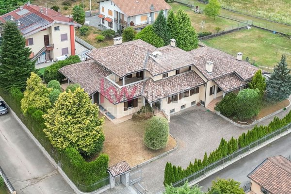 casa indipendente in vendita a Gozzano in zona Auzate