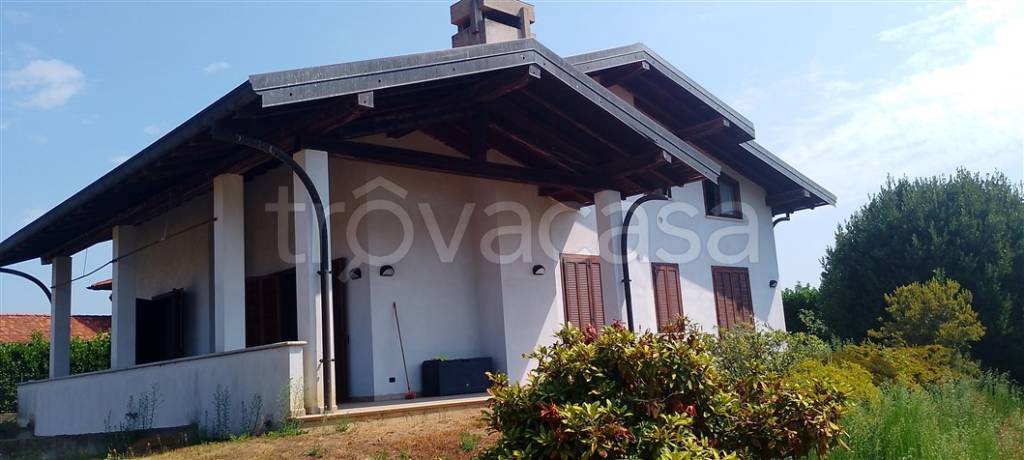 casa indipendente in vendita a Gozzano