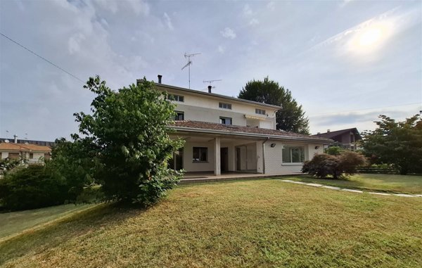 casa indipendente in vendita a Gozzano in zona Auzate