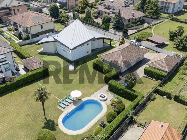 casa indipendente in vendita a Gozzano in zona Auzate