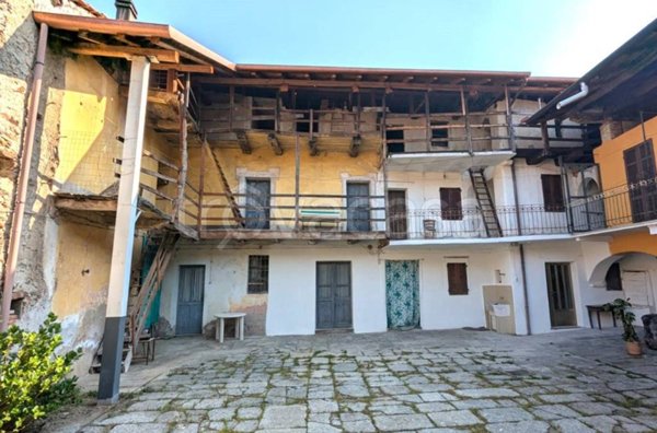 casa indipendente in vendita a Gozzano